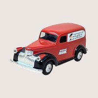 2001 ERTL 1946 Chevy Suburban Hardware Hank Die Cast Bank