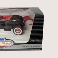 Vintage ERTL American Muscle 1/18 Scale 1932 Ford Street Rod Die-Cast Car