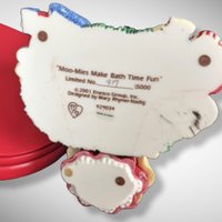 2001 Enesco Resin Moo-Mies Make Bath Time Fun Figurine with Base