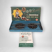 Vintage Griswold Shallow Patty Molds Set 1