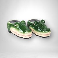 1990 Vandor Crocodile Salt and Pepper Shaker Set: Quirky Kitchen Companions