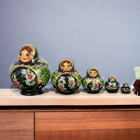 Artistry in Layers: Hand-Painted Russian Nesting Dolls - Set of Exquisite Matryoshka Dolls