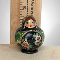 Artistry in Layers: Hand-Painted Russian Nesting Dolls - Set of Exquisite Matryoshka Dolls