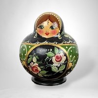Artistry in Layers: Hand-Painted Russian Nesting Dolls - Set of Exquisite Matryoshka Dolls