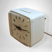 Vintage GE Electric Alarm Clock - Classic Timepiece