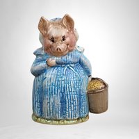 1970 Beatrix Potter "Aunt Pettitoes" Figurine