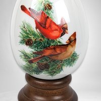 Avon Winter Sparkles Egg with Bold Beauty - Holiday Glamour Accent