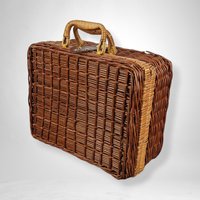 20 Piece Wicker Picnic Basket Dish Set: Complete Dining Elegance for Outdoor Adventures