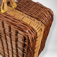 20 Piece Wicker Picnic Basket Dish Set: Complete Dining Elegance for Outdoor Adventures