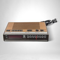 Vintage GE AM/FM Digital Alarm Clock Radio: Retro Wake-Up Nostalgia