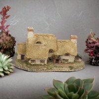 Charming 1985 David Winter Yeomans Farmhouse Figurine