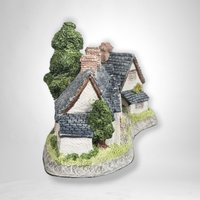 1985 David Winter Craftsman Cottage Village Figure - Collectible Miniature
