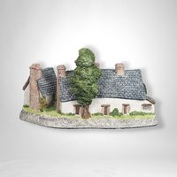 1985 David Winter Craftsman Cottage Village Figure - Collectible Miniature