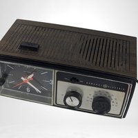 Vintage General Electric Clock Radio
