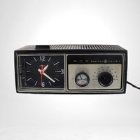 Vintage General Electric Clock Radio
