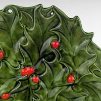 Vintage 1973 Atlantic Mold Holly Berry Christmas Plate, Ceramic Holly Plate, Hand-Painted Holiday Decor, Signed "Sue '73"