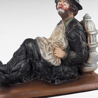 Vintage Esco Emmett Kelly Jr. Clown Leaning on Fire Hydrant Resin Figurine, 8", Collectible Clown Decor, Gift for Clown Collectors