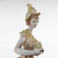 Vintage Resin Woman Figurine, Elegant Dresser Decor, Lady with Flowers, Art Deco Style, Decorative Sculpture