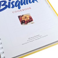 2000 Betty Crocker's Bisquick Cookbook, Hardcover, Classic Baking Recipes, Easy Meals Guide, Gift for Home Cook