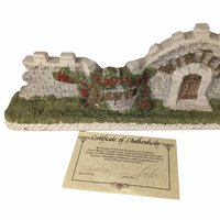 Vintage 1994 The Castle Wall Cottage: David Winter Collectible Figurine