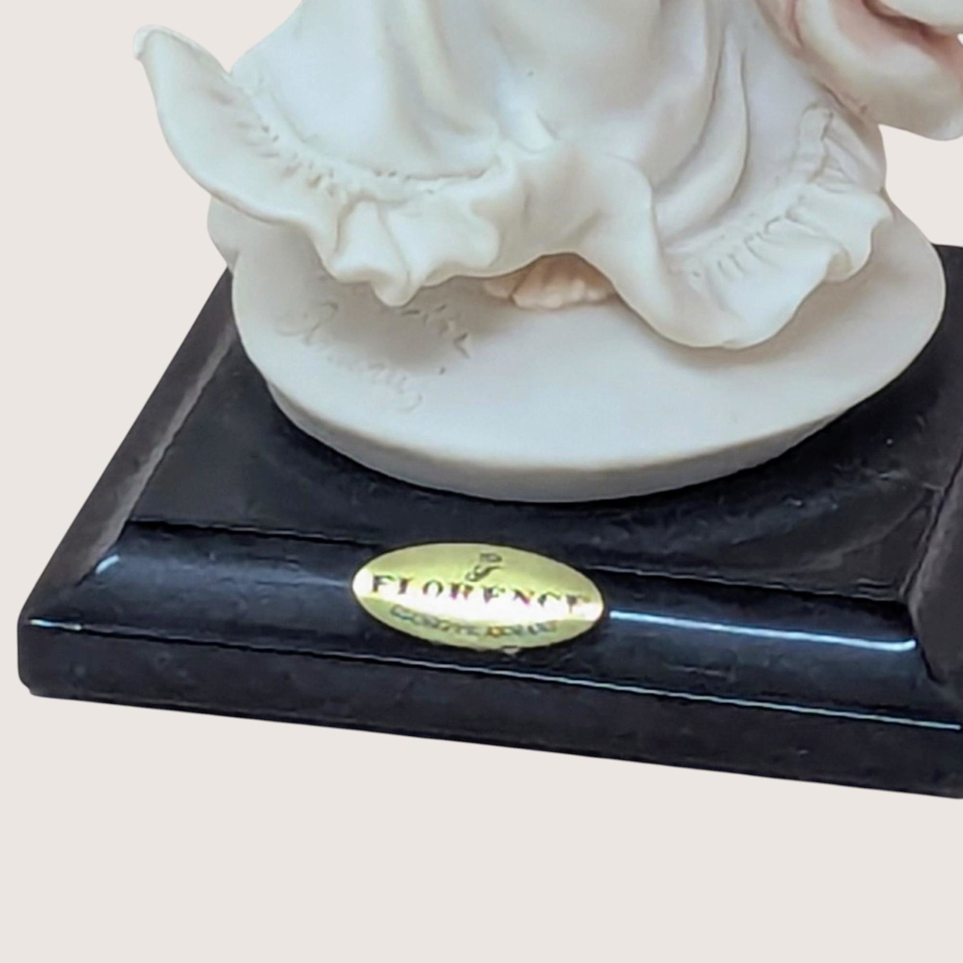 1999 Giuseppe Armani "Rosette" Figurine