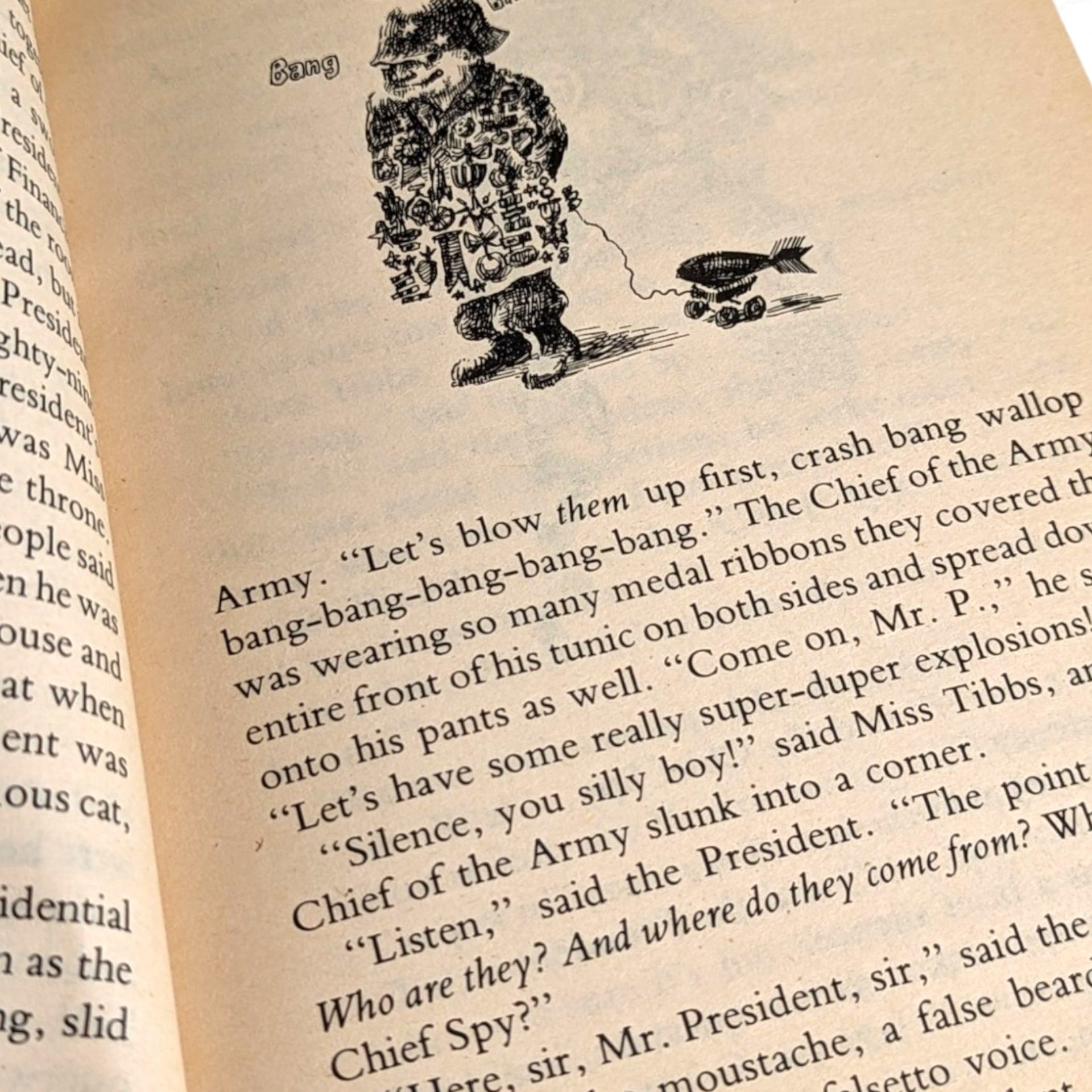 1970s Charlie and the Great Glass Elevator Roald Dahl Paperback Book