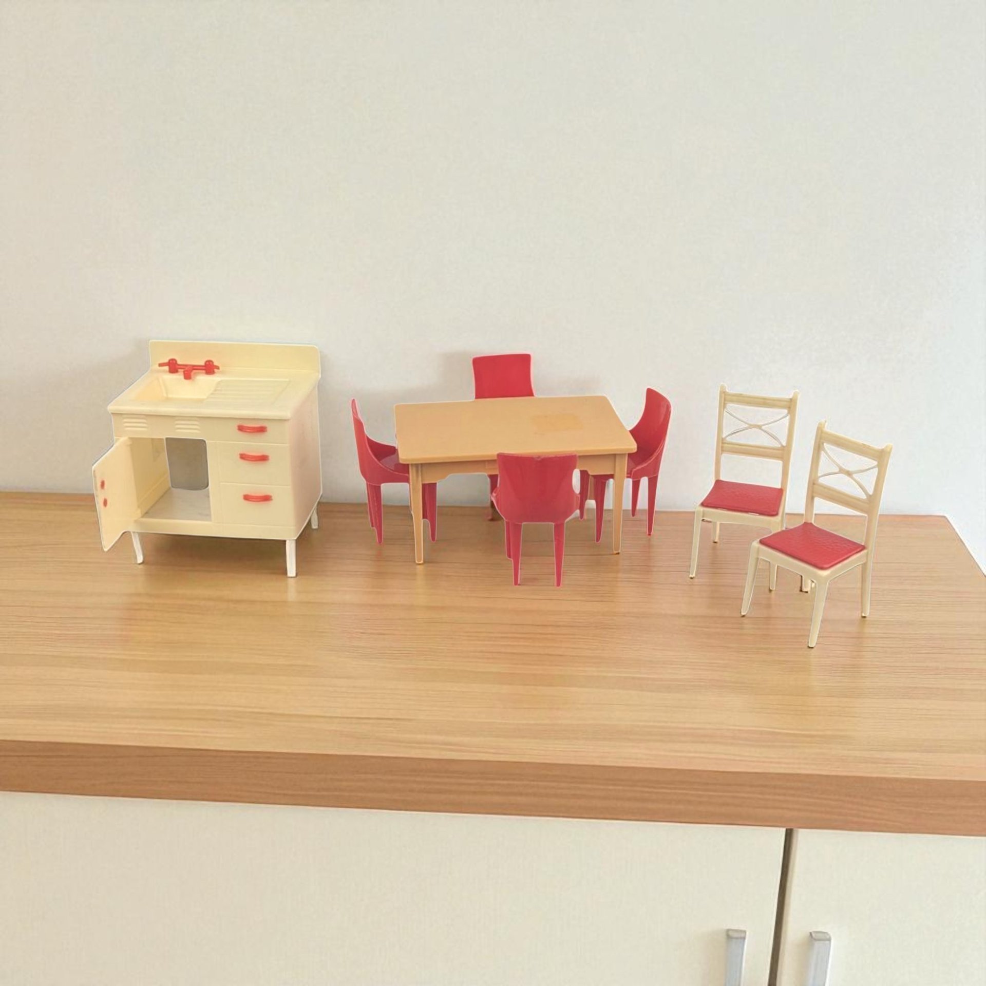 Vintage Renwal Dollhouse Furniture Set, 1:16 Scale Mid-Century Kitchen Sink, Table, and Chairs, Miniature Collector Toy, Diorama Supply