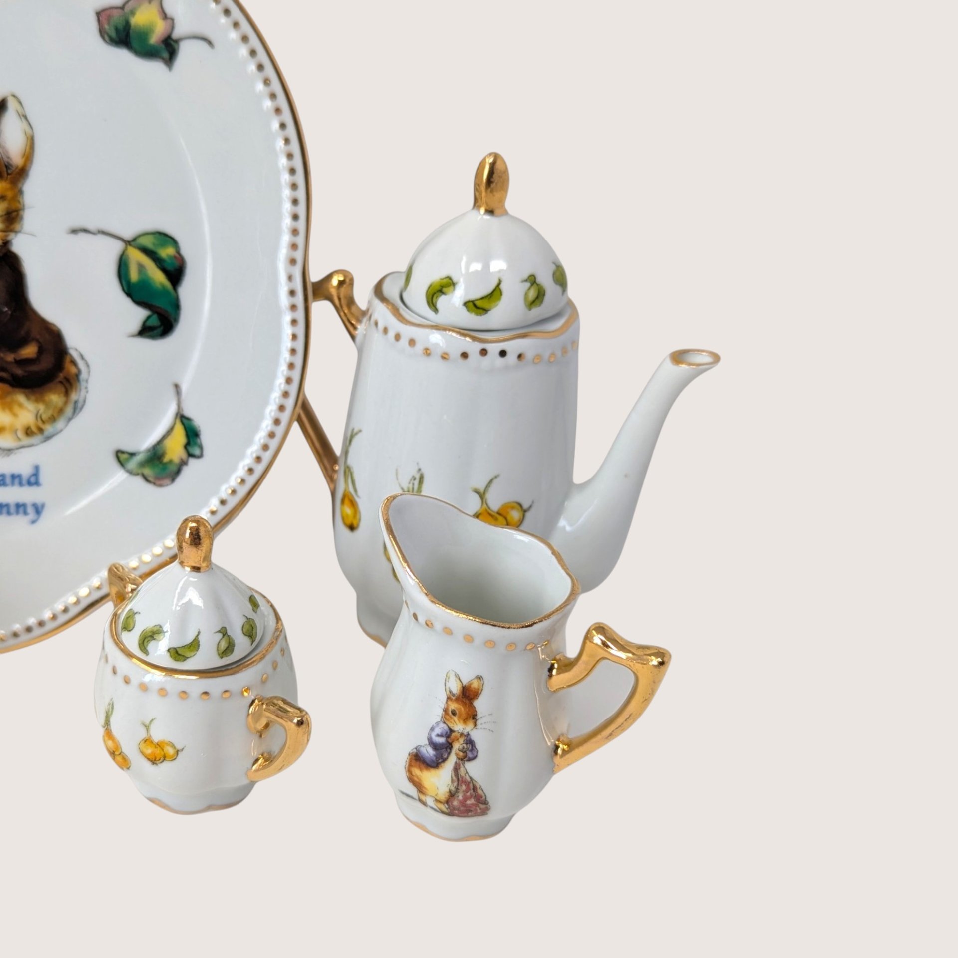 2002 Beatrix Potter Peter Rabbit 10 pc Porcelain Mini Tea Set 