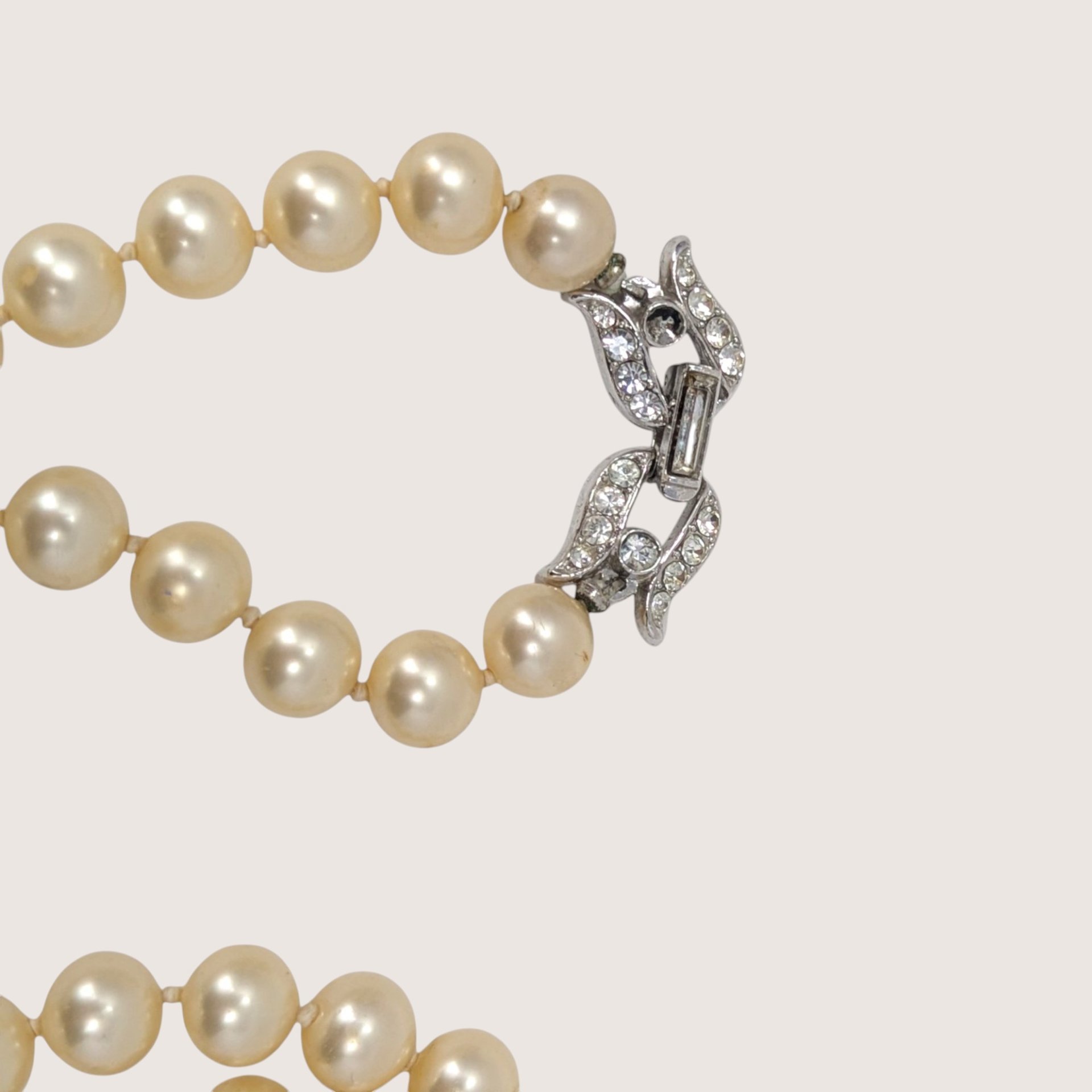 1960s Vintage Faux Pearl Rhinestone Clasp Necklace