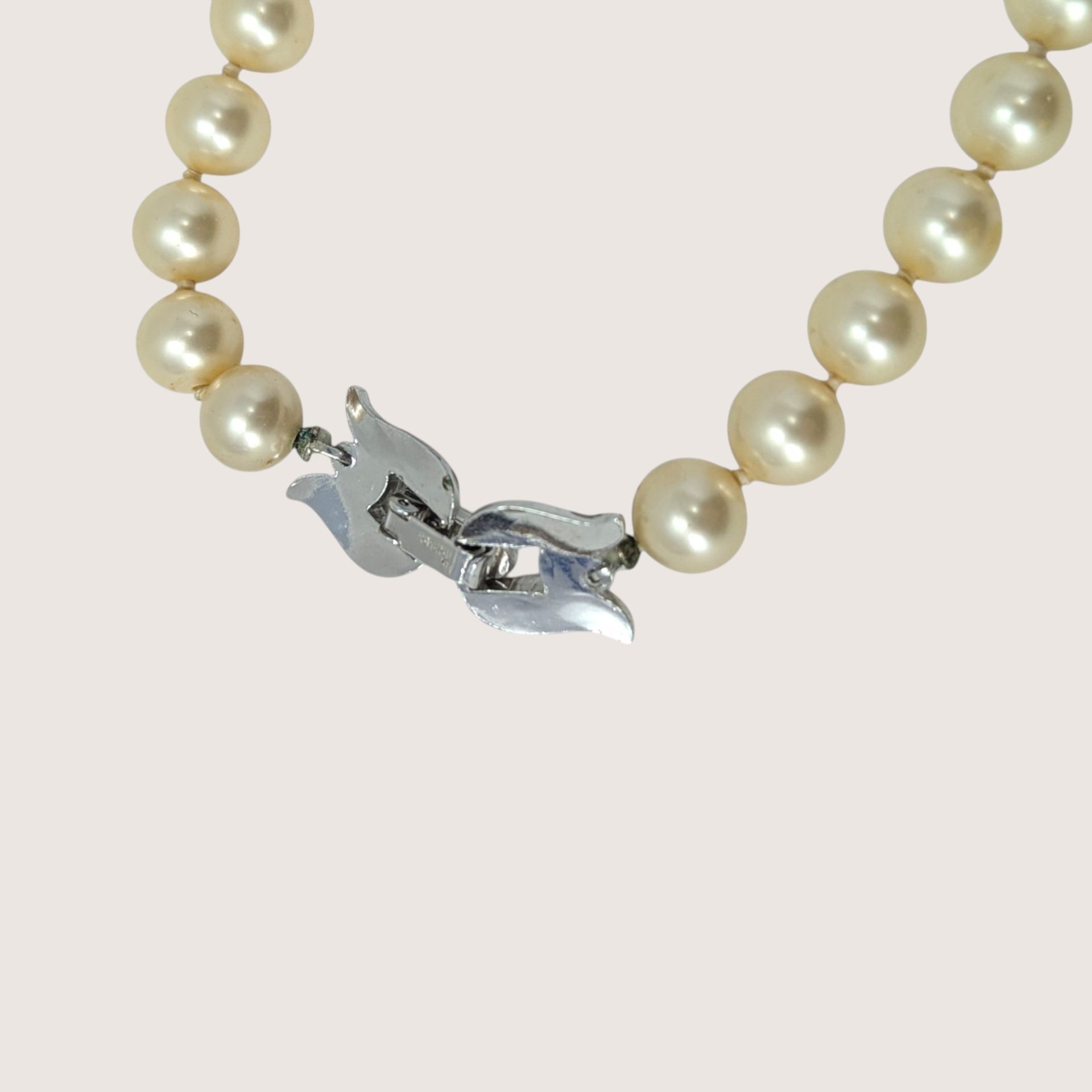 1960s Vintage Faux Pearl Rhinestone Clasp Necklace