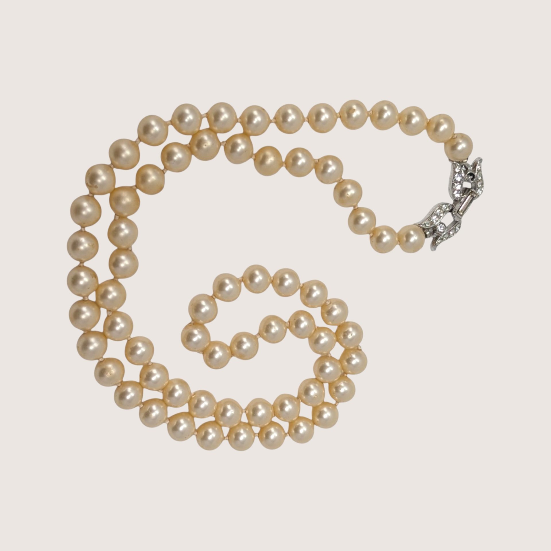 1960s Vintage Faux Pearl Rhinestone Clasp Necklace