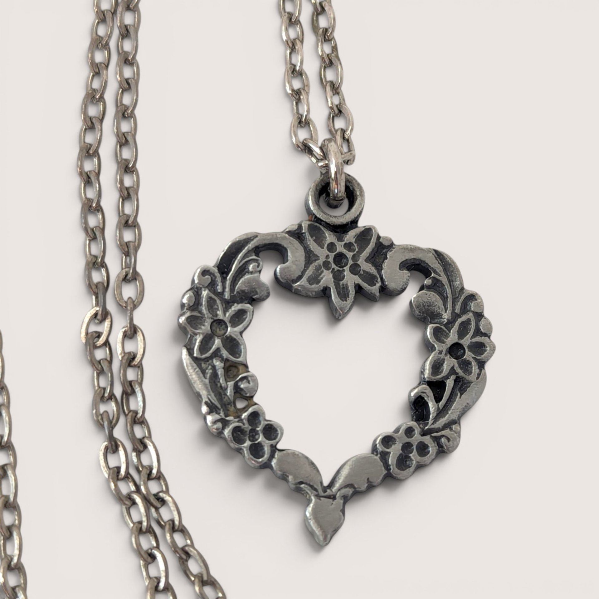 Vintage Silver Tone R Tennsmed Heart Pendant Necklace