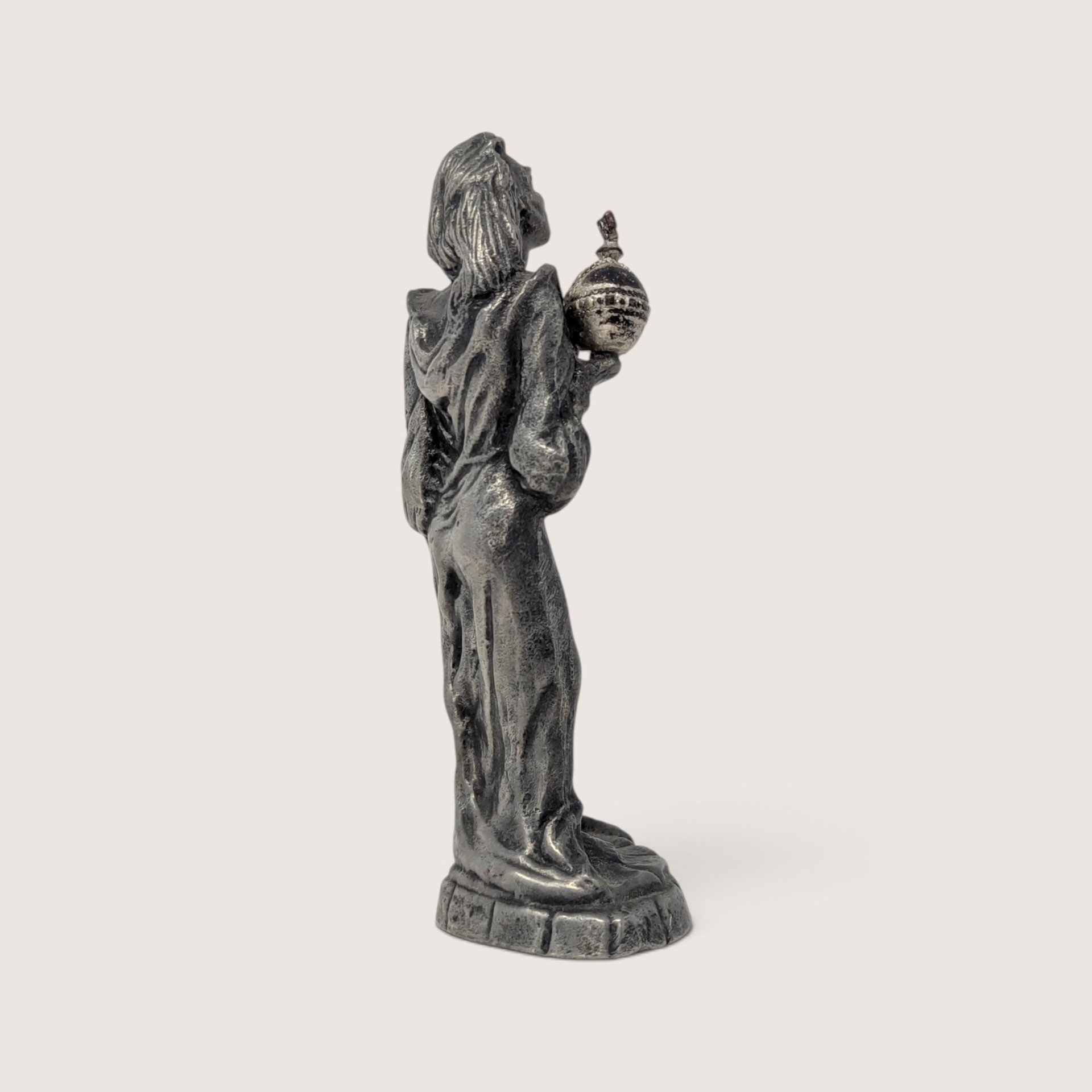 Vintage Weatherby Pewter Sovereign Figurine