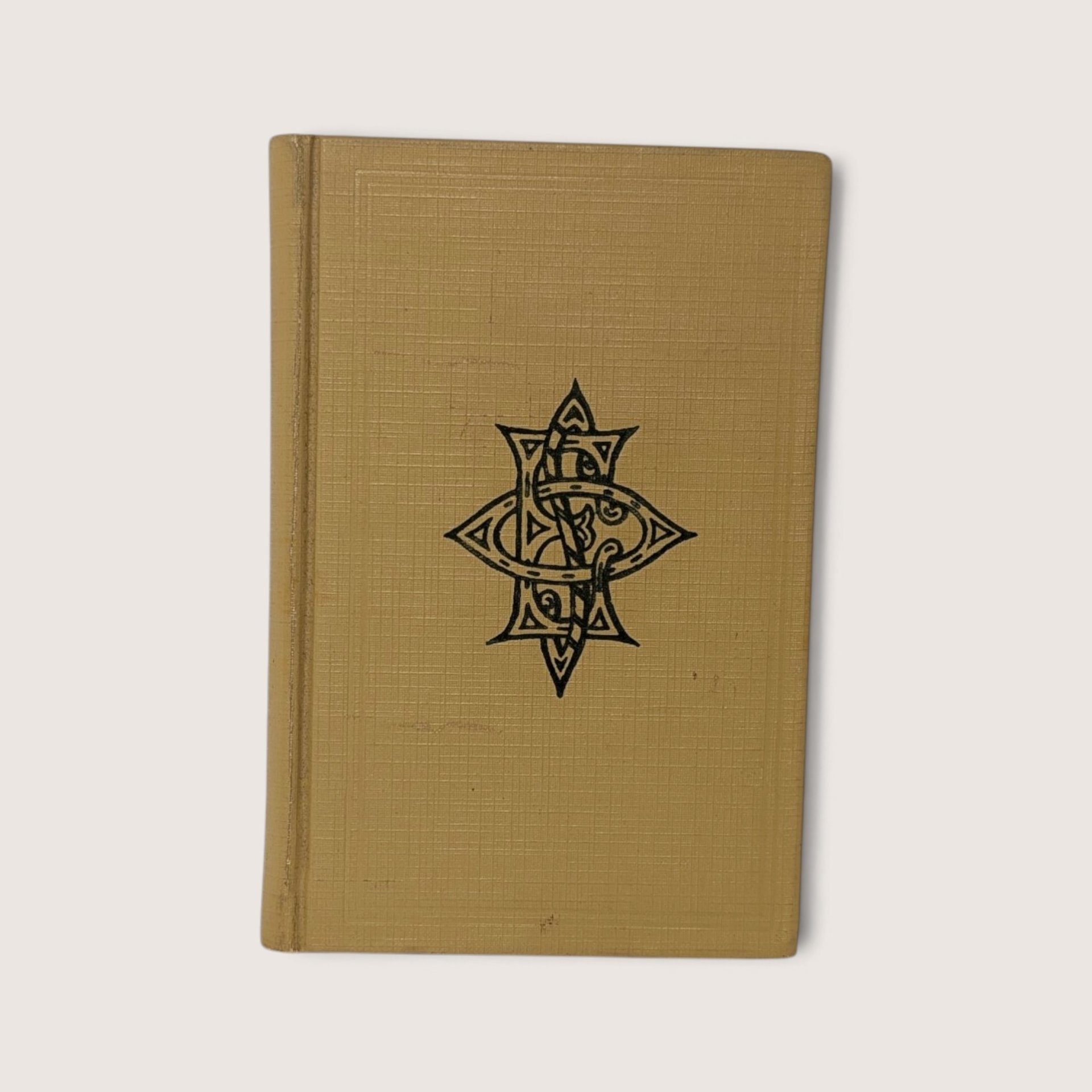 Vintage 1940 hardcover book New Ritual of the Order of the Eastern Star with emblem on cover.