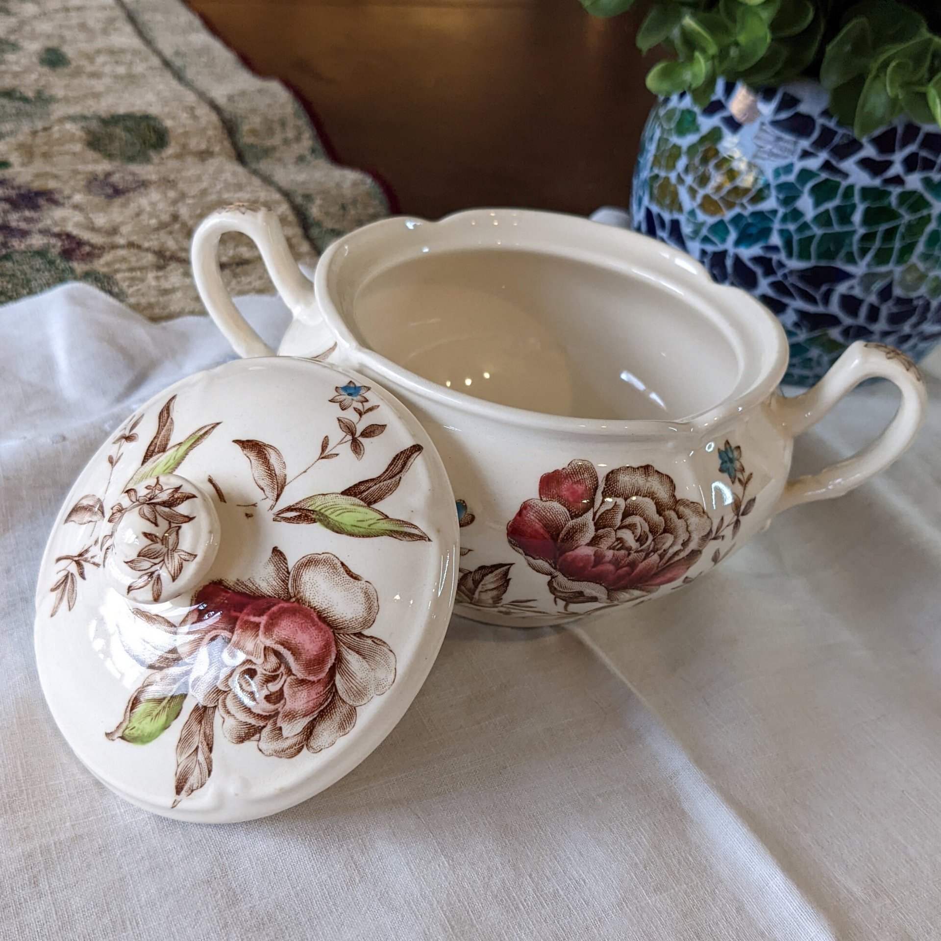 Johnson Bros Windsor Ware Floral Sugar Bowl with Lid