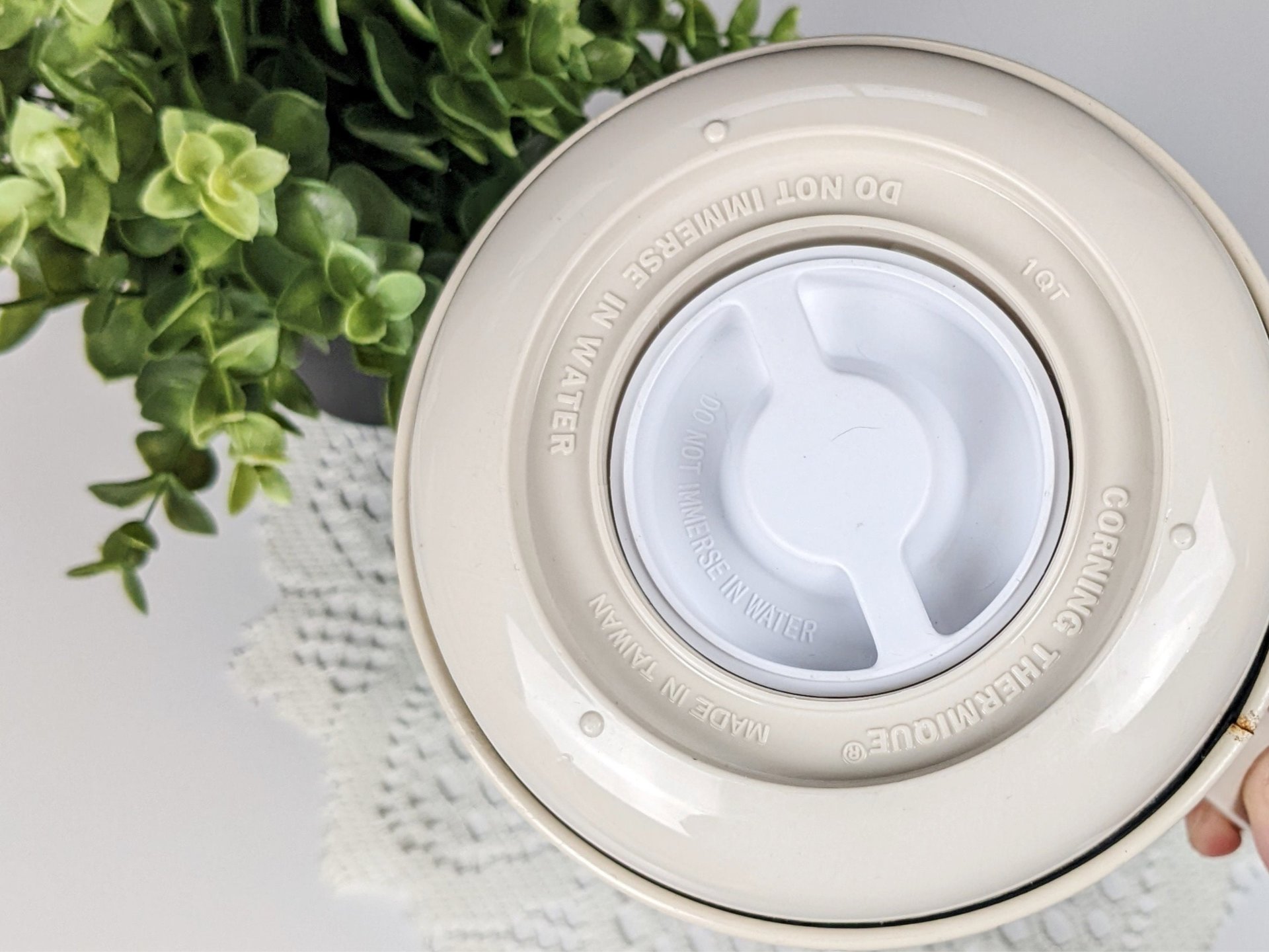 Corning Corelle Forever Yours Plastic Coffee Carafe/Thermos and Lid