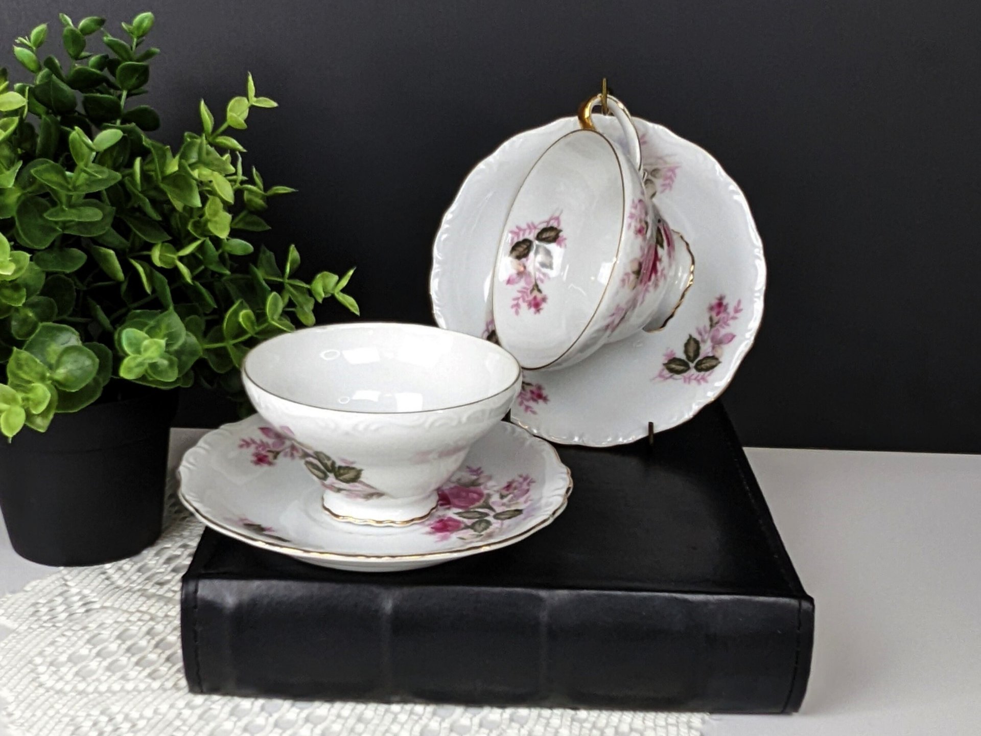 Set of  2 Harmony House Eugenie Rose Pink Roses Gold Rim Tea Cup & Saucers