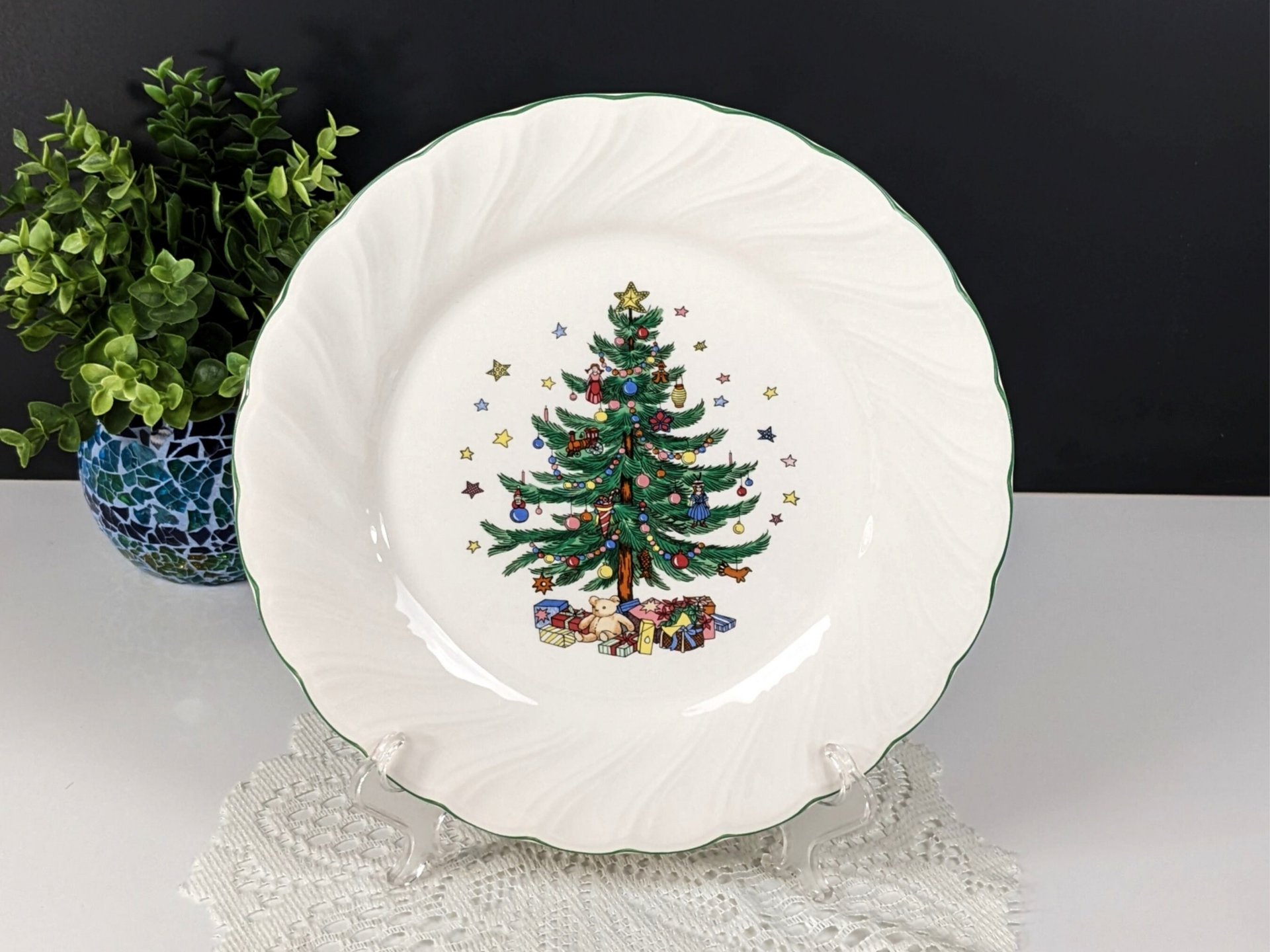 Nikko Japan Happy Holidays Plate