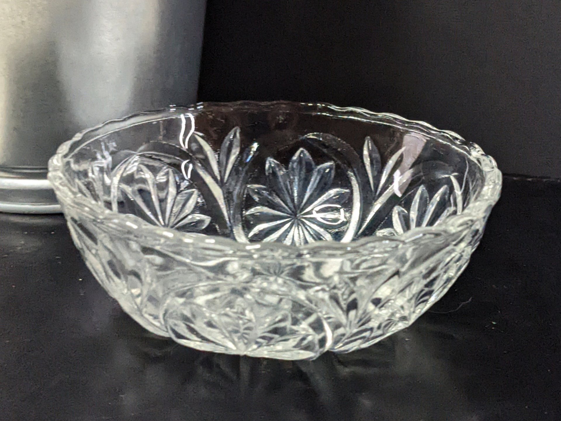 Set of 4 Vintage Anchor Hocking Medallion Clear Fruit/Dessert Bowls 4"
