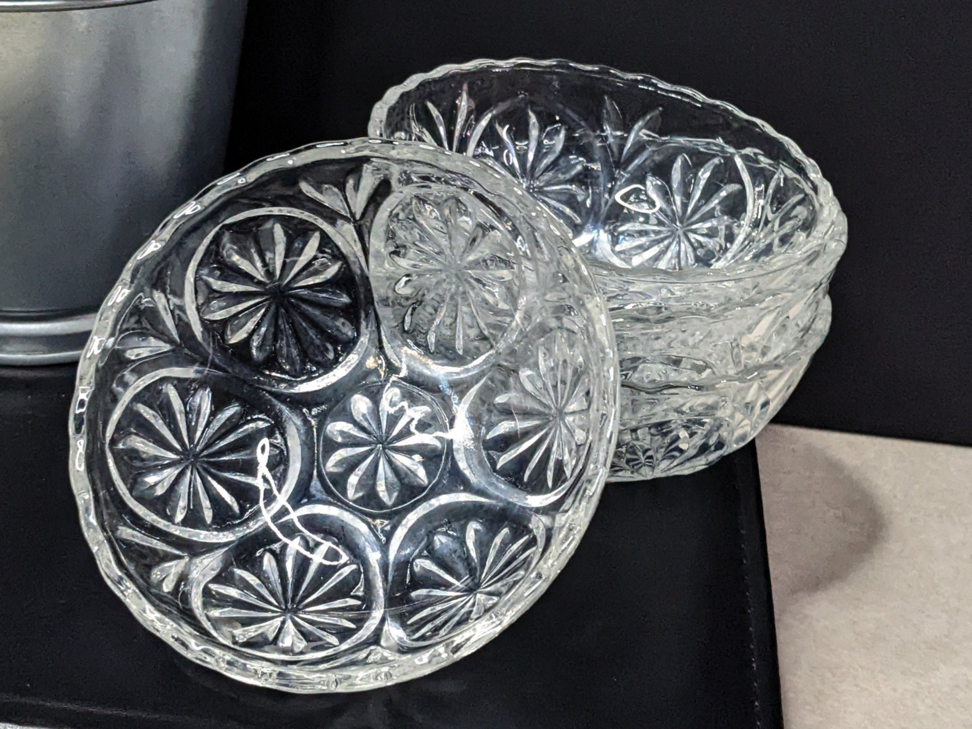 Set of 4 Vintage Anchor Hocking Medallion Clear Fruit/Dessert Bowls 4"