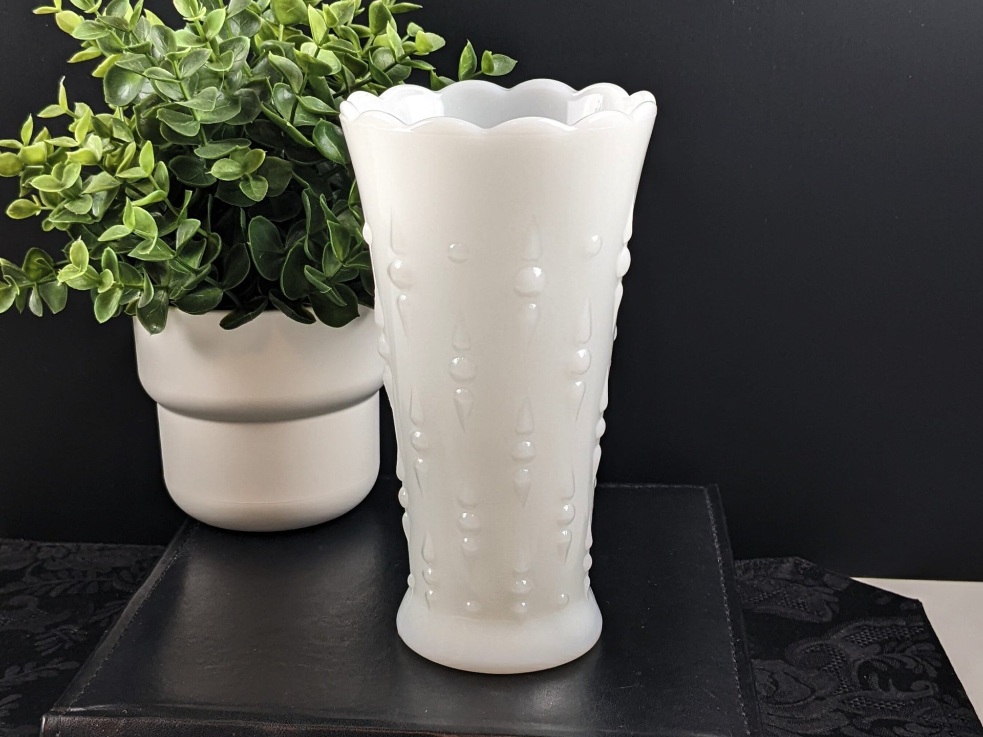 Vintage Anchor Hocking Milk Glass Vase Dots & Arrows Teardrop 7"