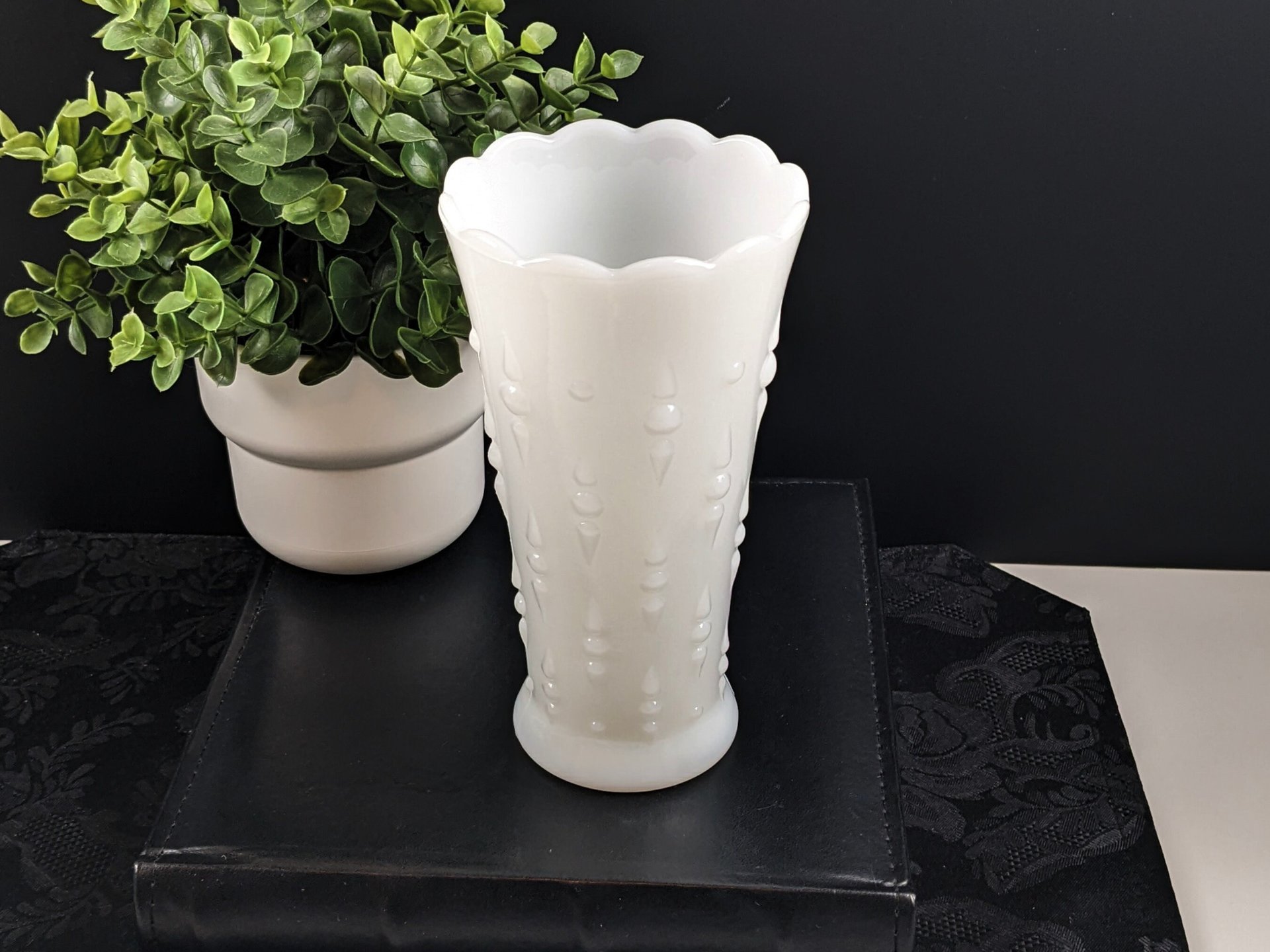 Vintage Anchor Hocking Milk Glass Vase Dots & Arrows Teardrop 7"