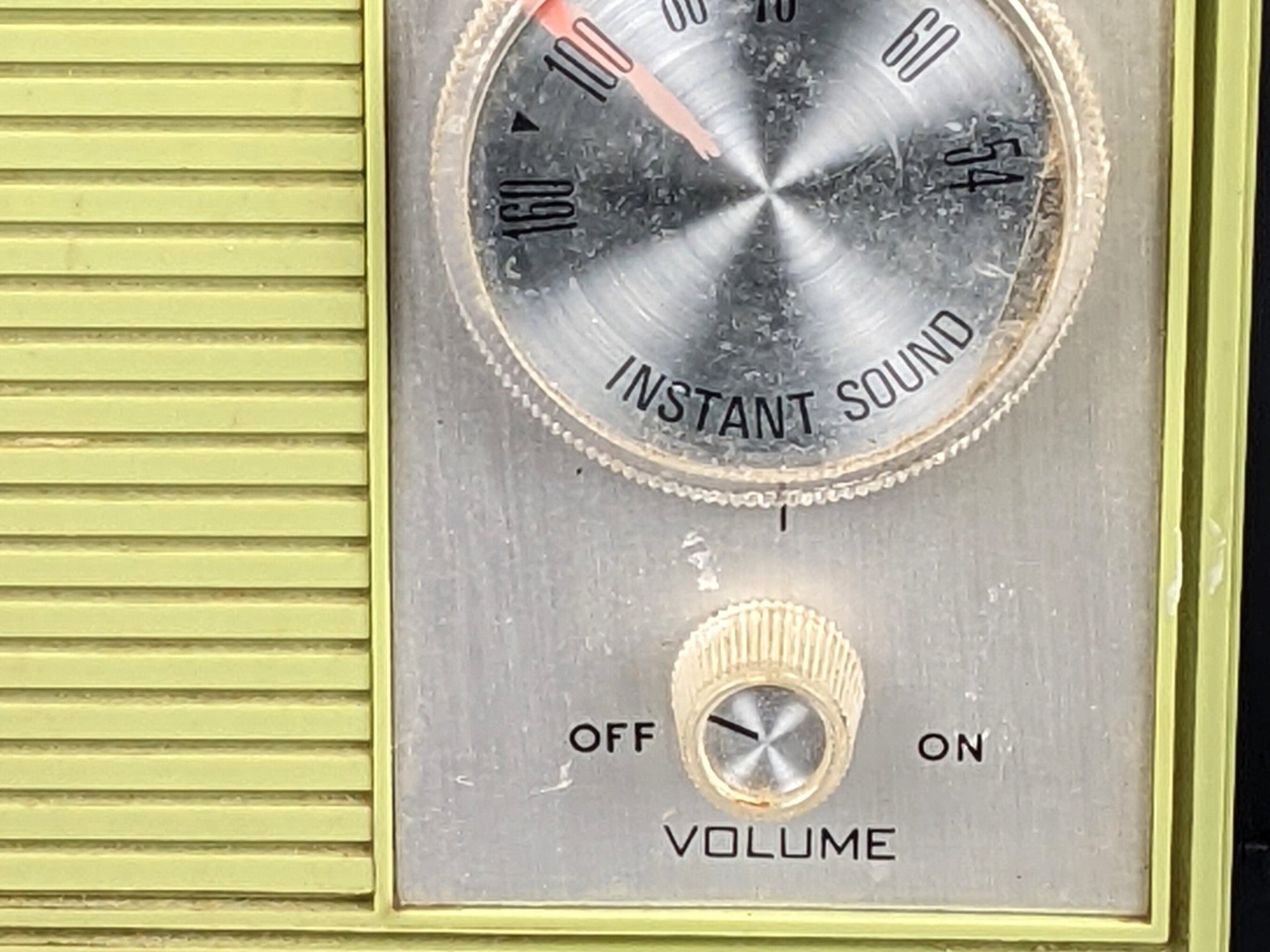 Vintage Atlantic Am Table Radio (barely works)