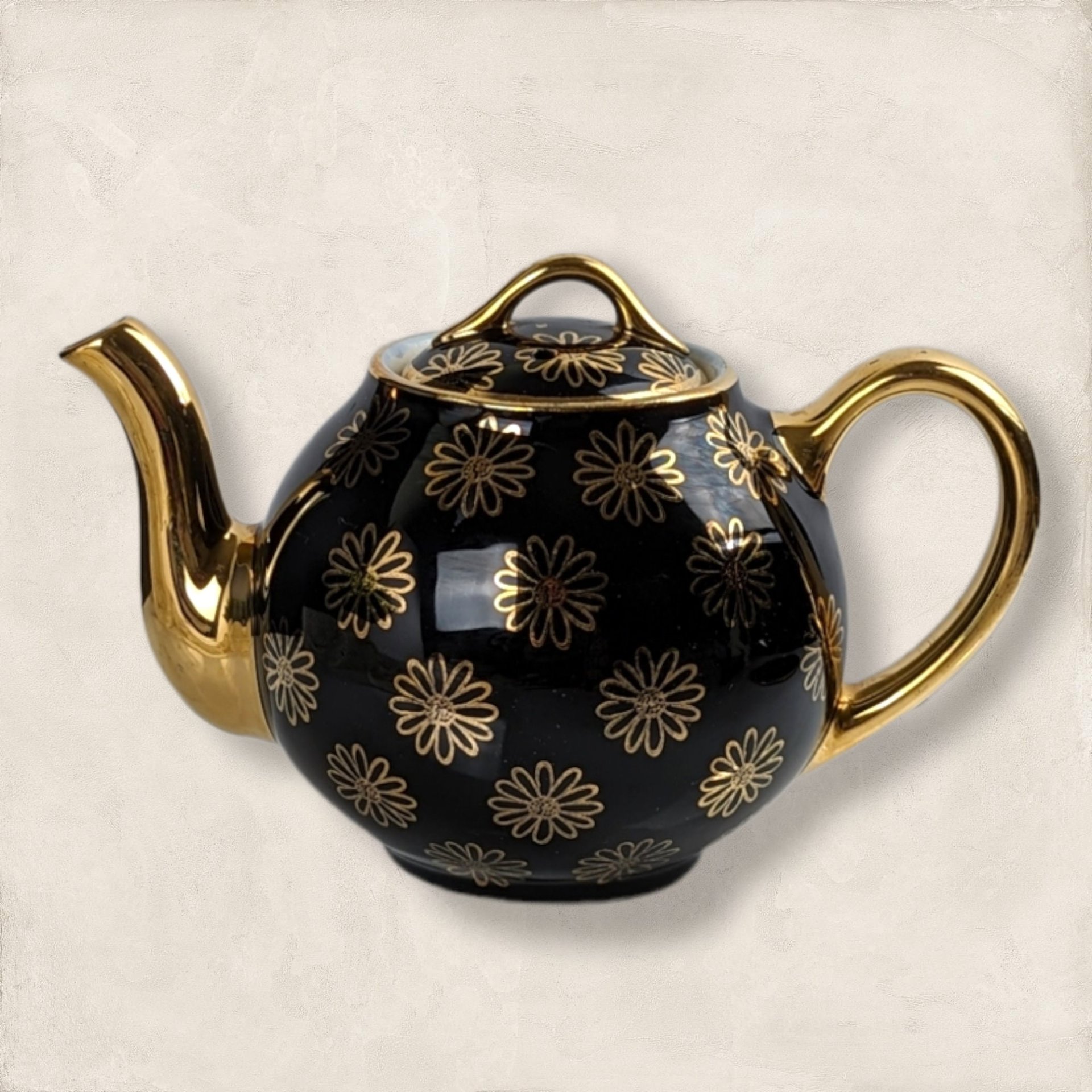 Vintage Hall 050 GL French Daisy Teapot (6-Cup)