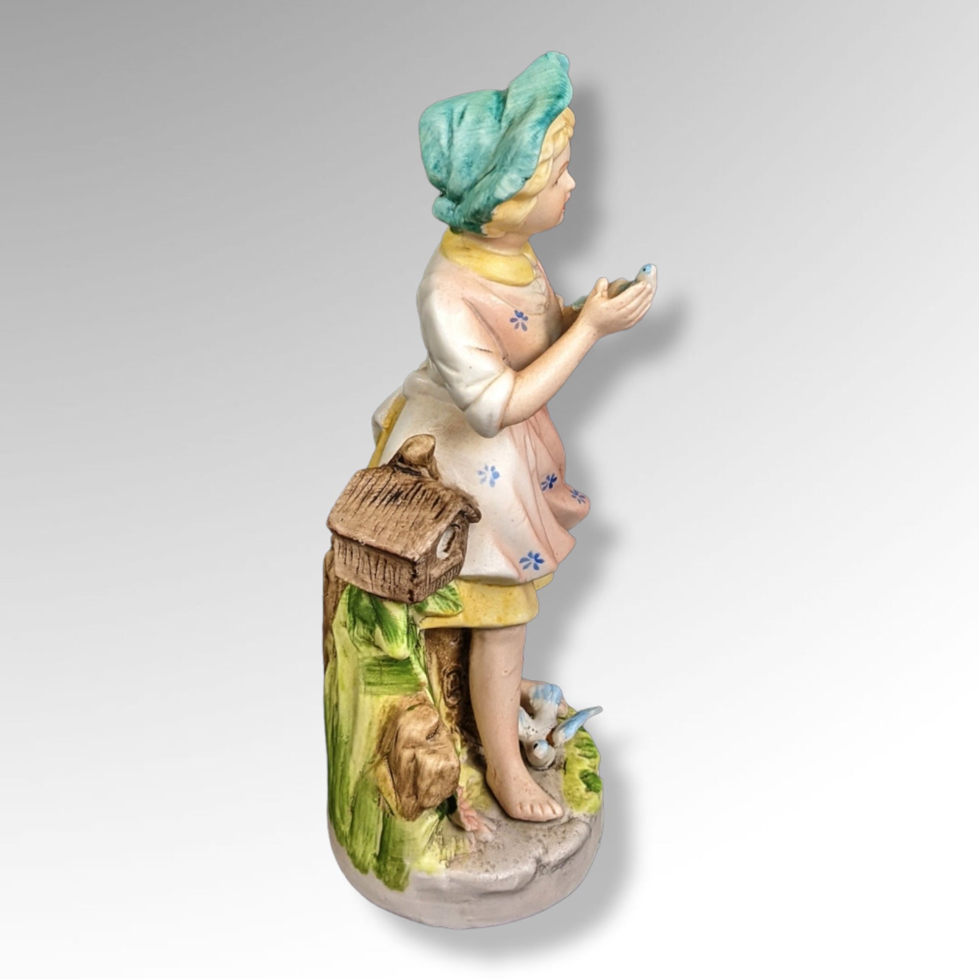 Vintage Homco Girl with Birdhouse Figurine 8880 (Flawed)