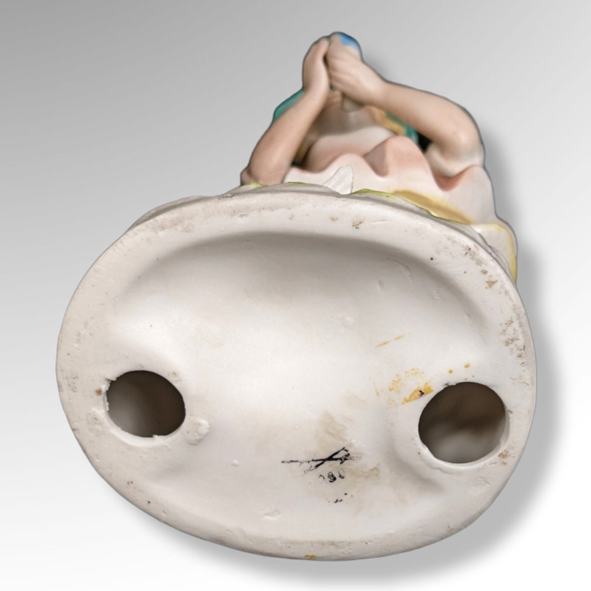 Vintage Homco Girl with Birdhouse Figurine 8880 (Flawed)