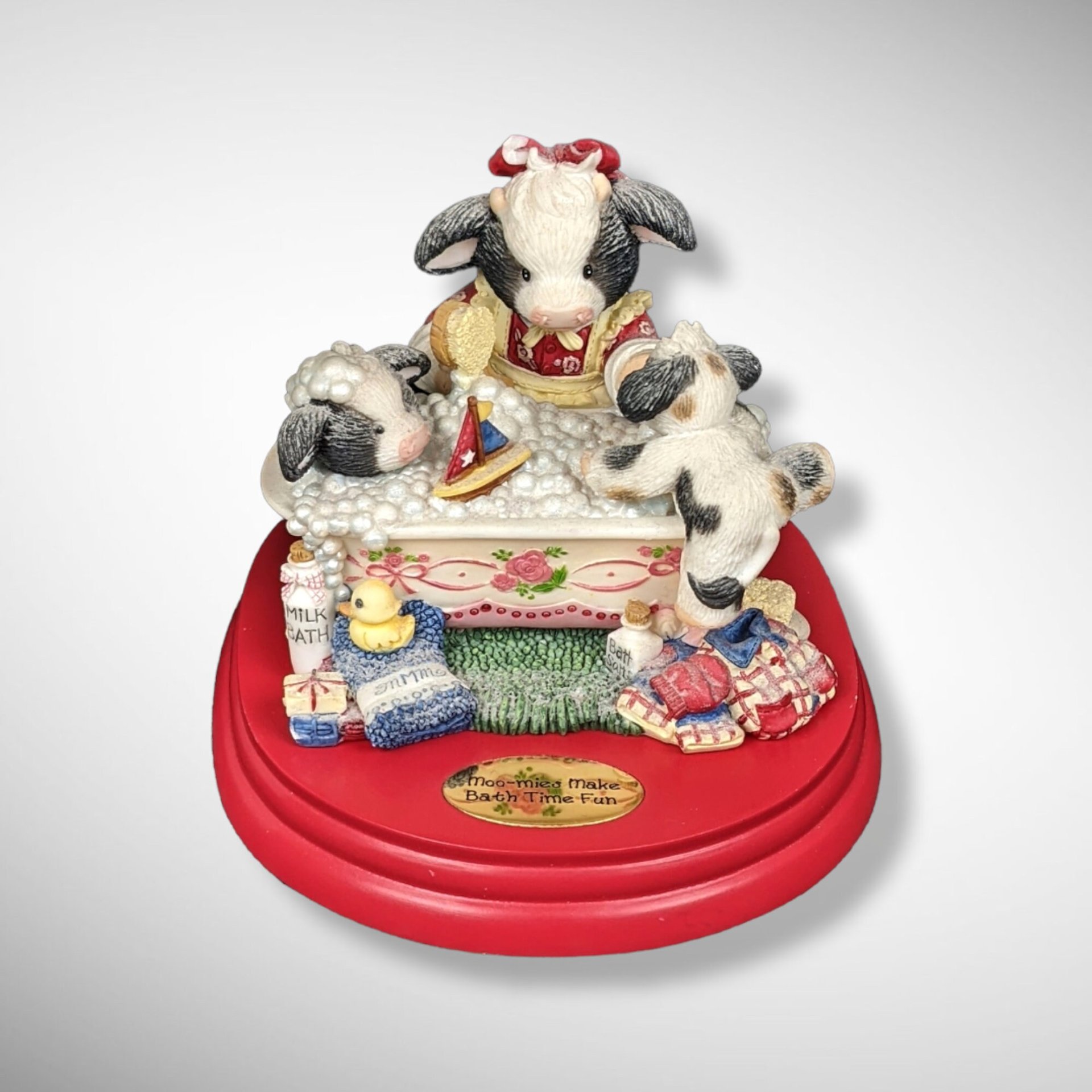 2001 Enesco Resin Moo-Mies Make Bath Time Fun Figurine with Base
