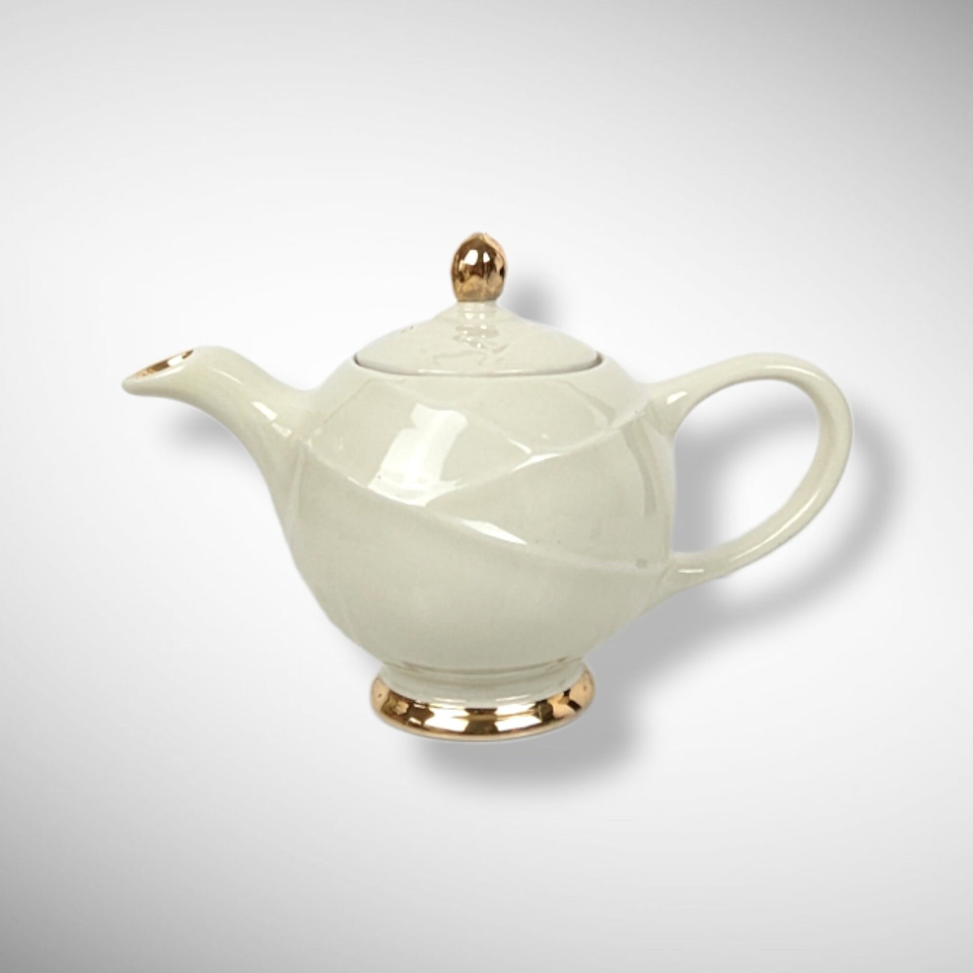 Vintage Hall 0218 6-Cup Cream Teapot with Gold Trim