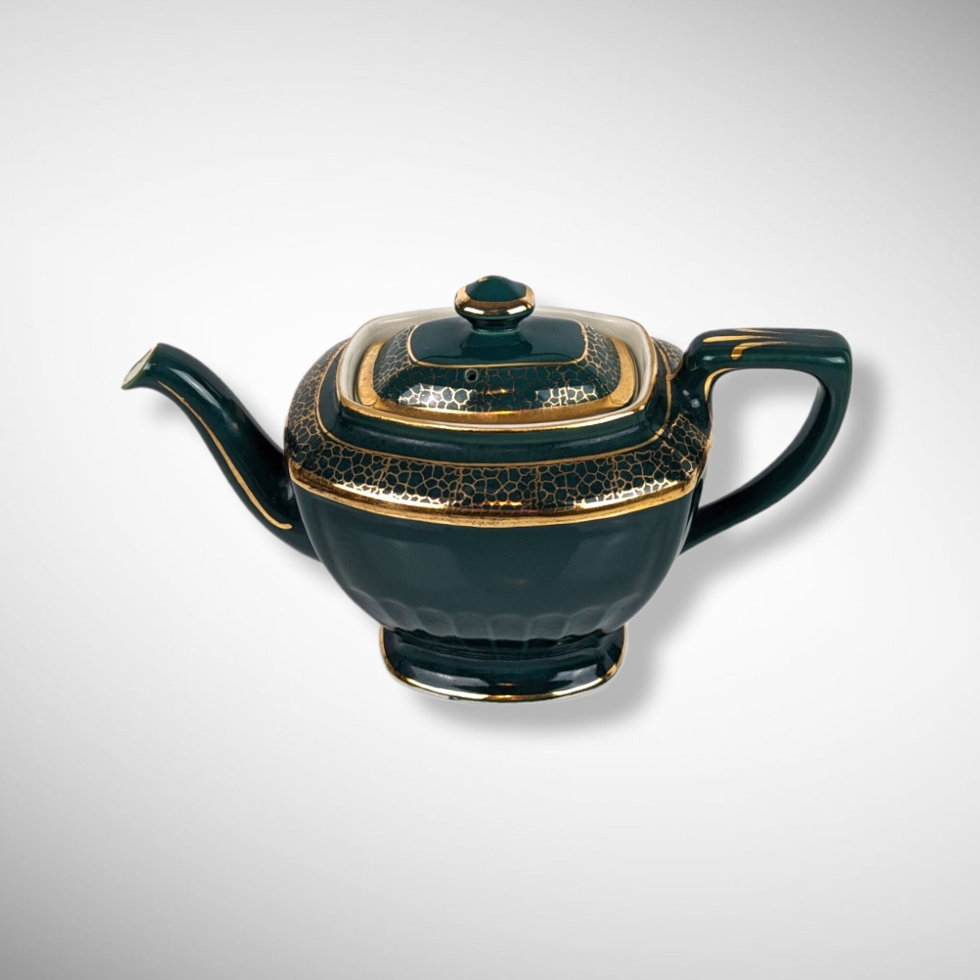 Elegant Vintage Hall Green and Gold Teapot 0120 - Classic Charm for Your Teatime
