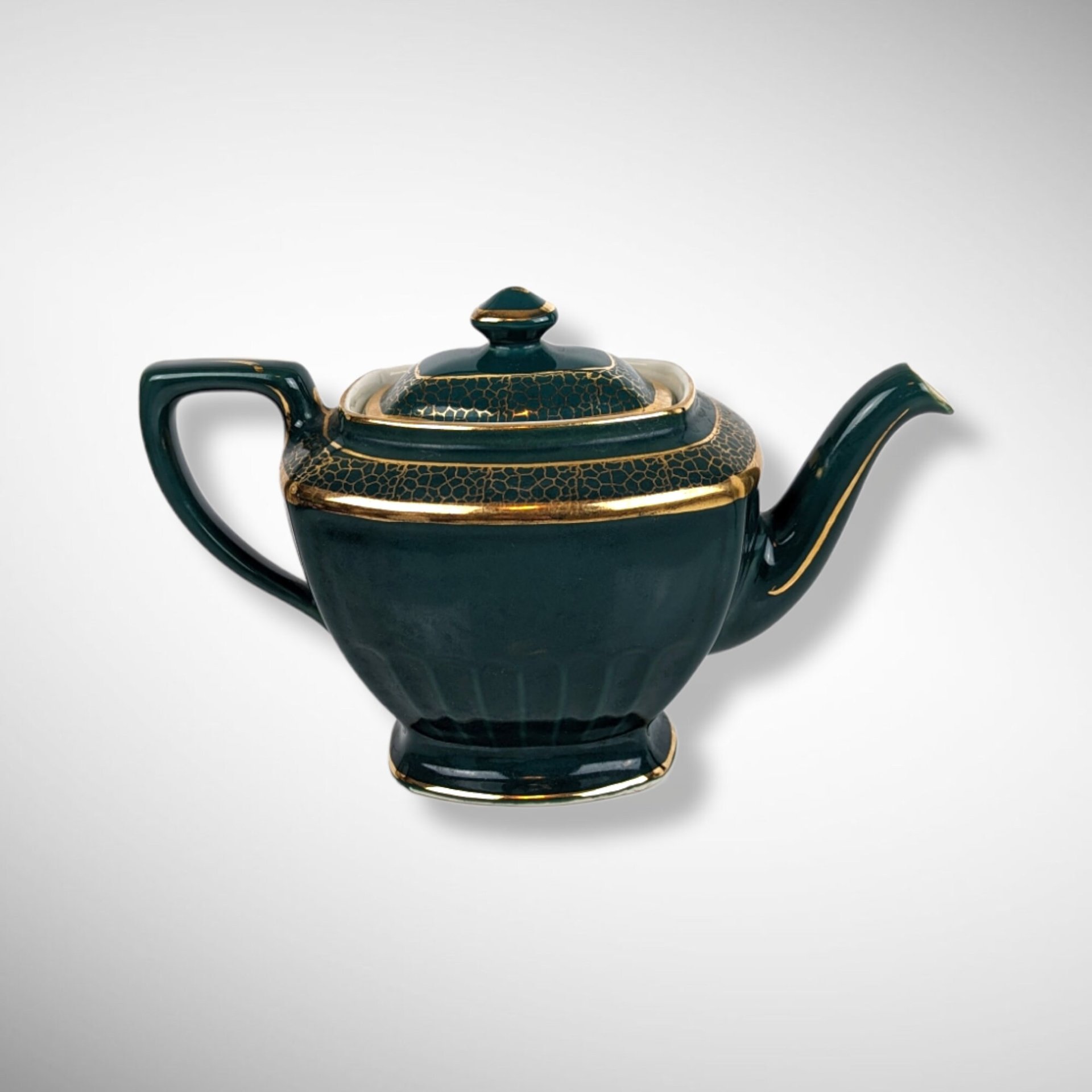 Elegant Vintage Hall Green and Gold Teapot 0120 - Classic Charm for Your Teatime